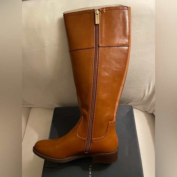 NIB Tommy Hilfiger Imina Almond Toe Knee High Boots Size 5.5 - Picture 15 of 16